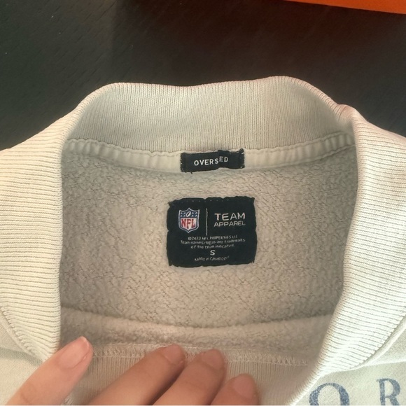 Abercrombie New York Giants Cream Graphic Crewneck Sweatshirt - Picture 3 of 5